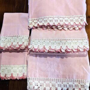 5 Piece Vintage Baby Pink Muslin Sheet Set with Hand - Crochet Border